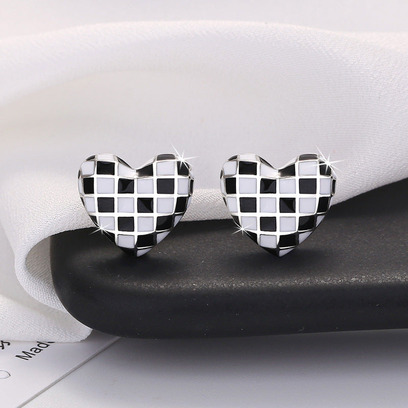 Damen Halskette mit herzförmigem Anhänger im modernen Design Shop Nory