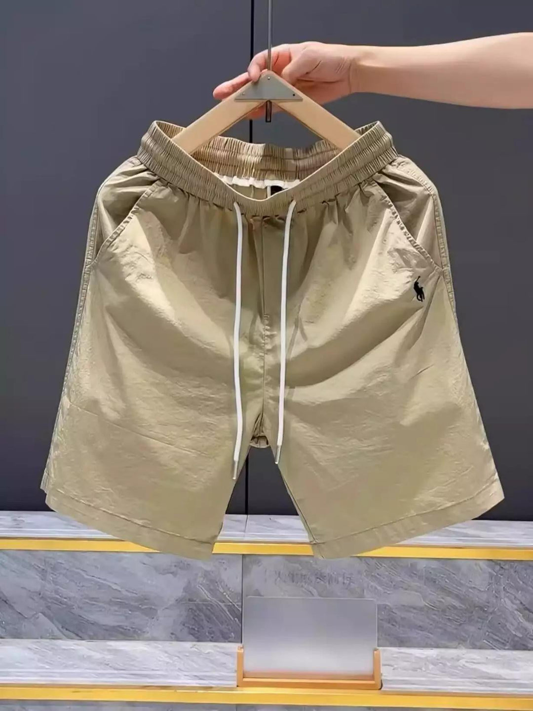 Herren leichte Freizeithose mit elastischem Bund und seitlichen Taschen