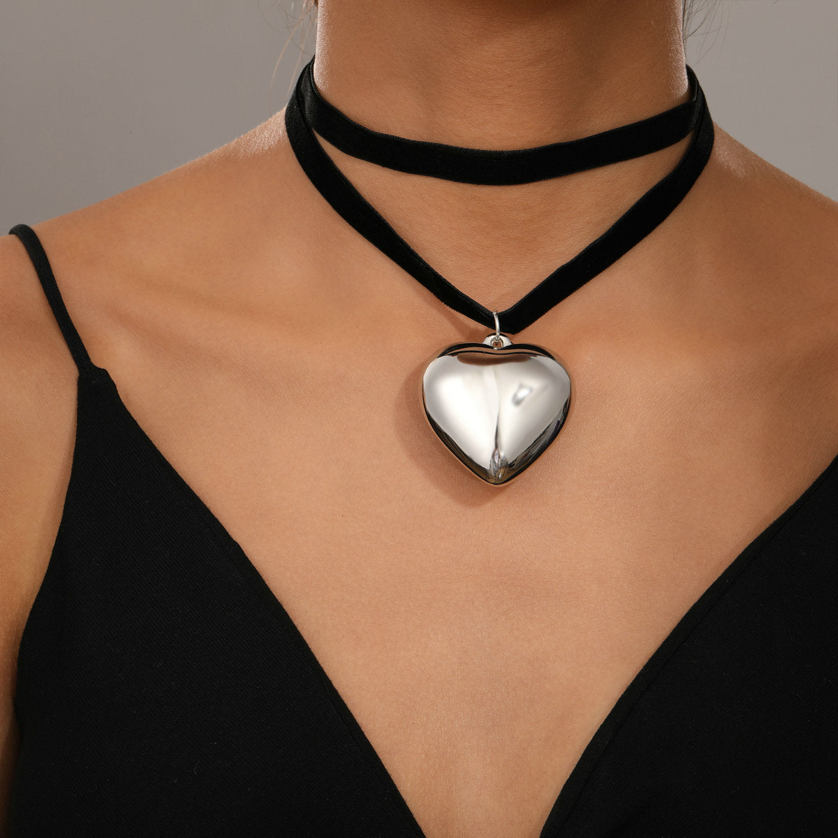 Damen Halskette mit stilvollem Herzanhänger Shop Nory