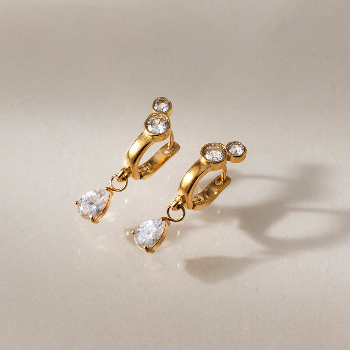 Damen Ohrhänger mit eleganten Zirkonia-Details und hypoallergenen Eigenschaften Shop Nory