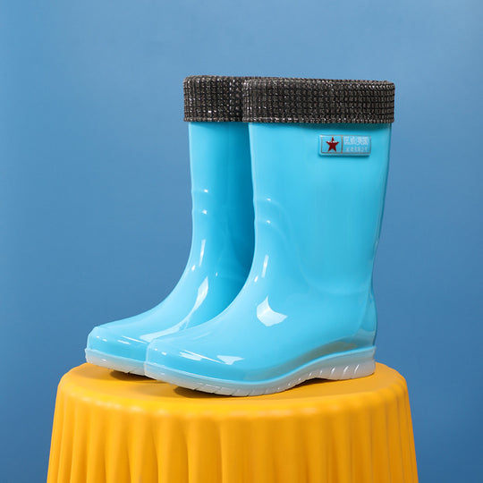 Damen Mittelhohe wasserdichte Gummistiefelette mit glänzender PVC‑Optik und rutschfester Sohle Shop Nory