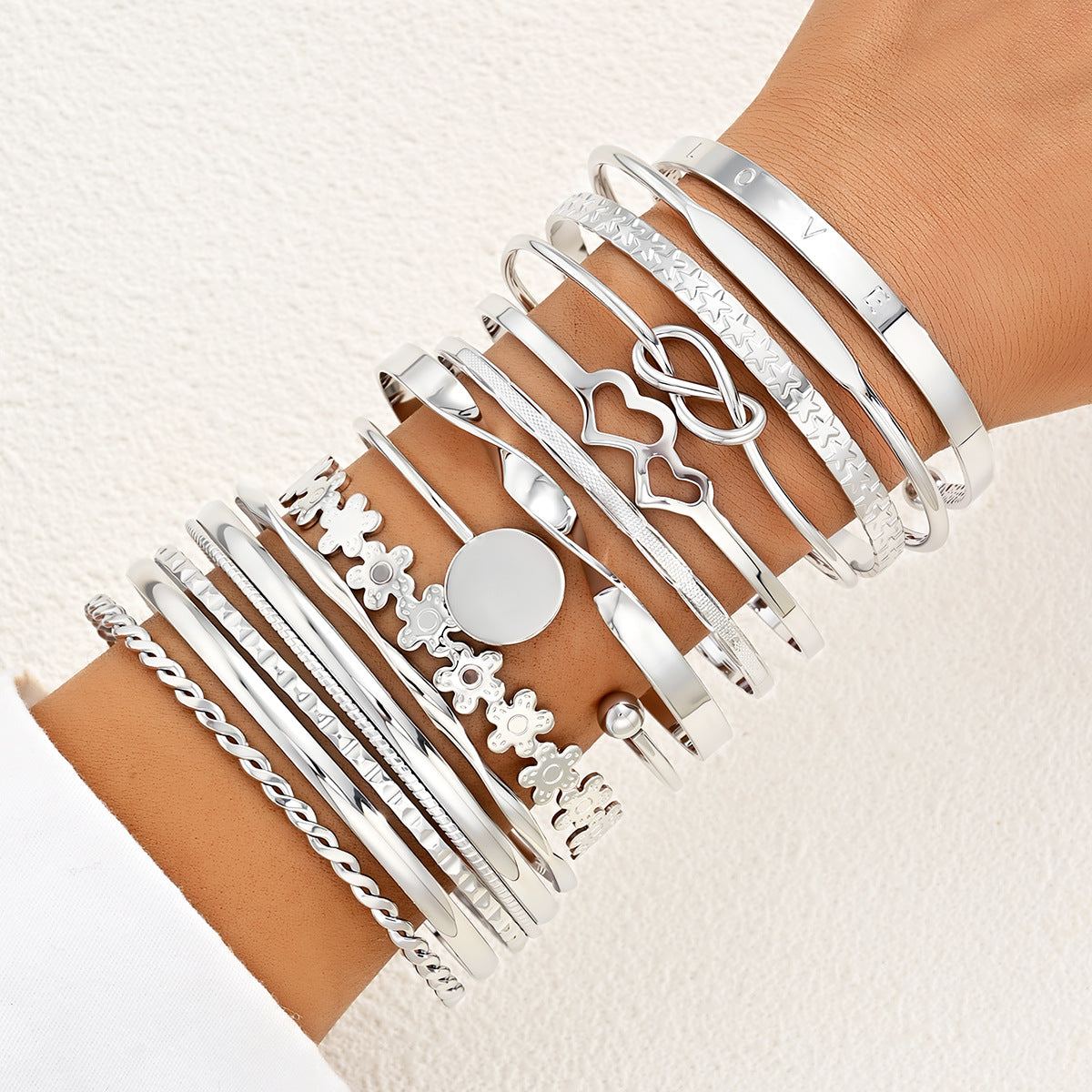 Damen Armreifen Set mit romantischen und modernen Designs Shop Nory