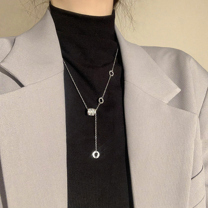 Damen Halskette mit luxuriösem Zirkonia-Anhänger und filigraner Gliederkette Shop Nory