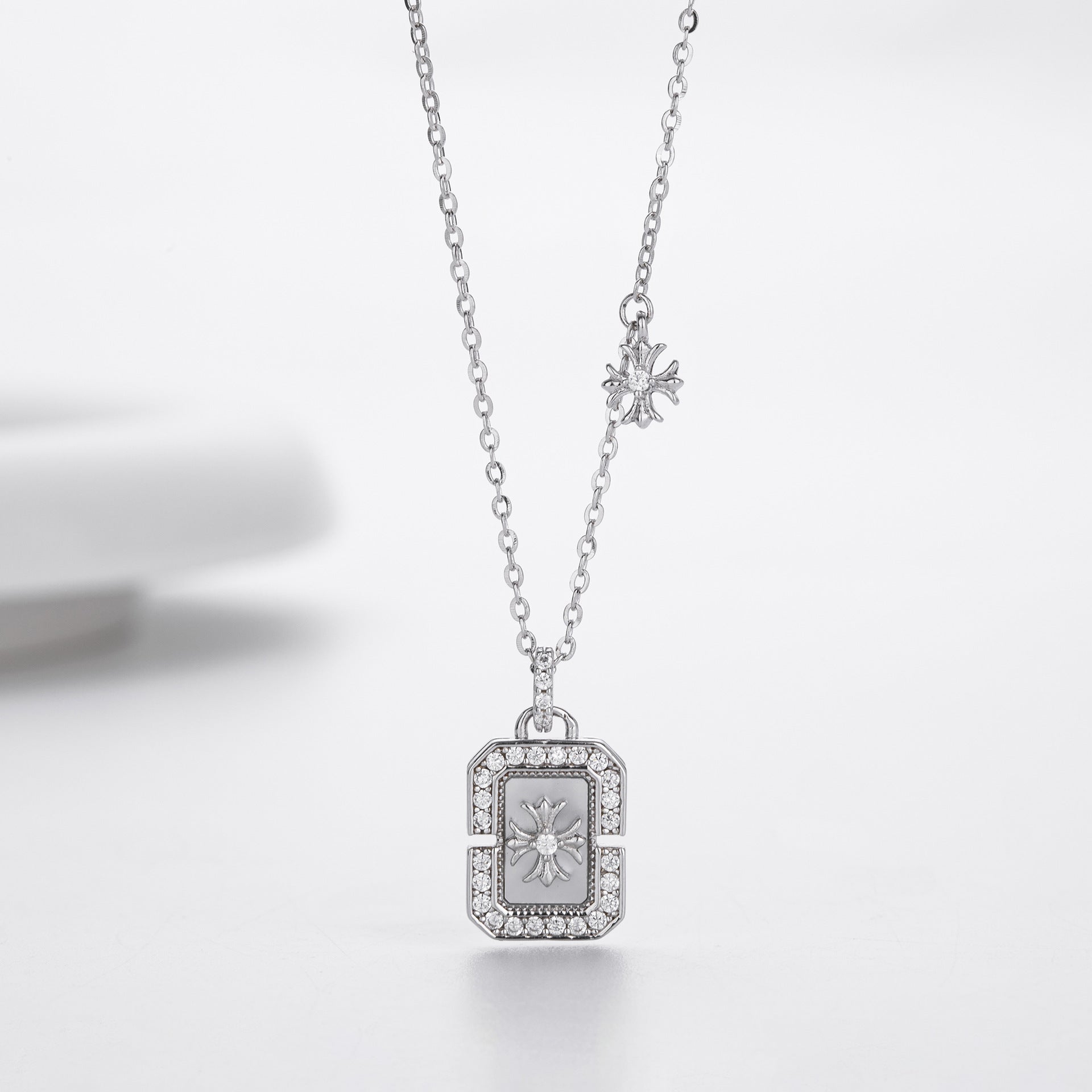 Damen Halskette mit exquisitem Anhänger aus 925 Sterling Silber und funkelndem Zirkon Shop Nory