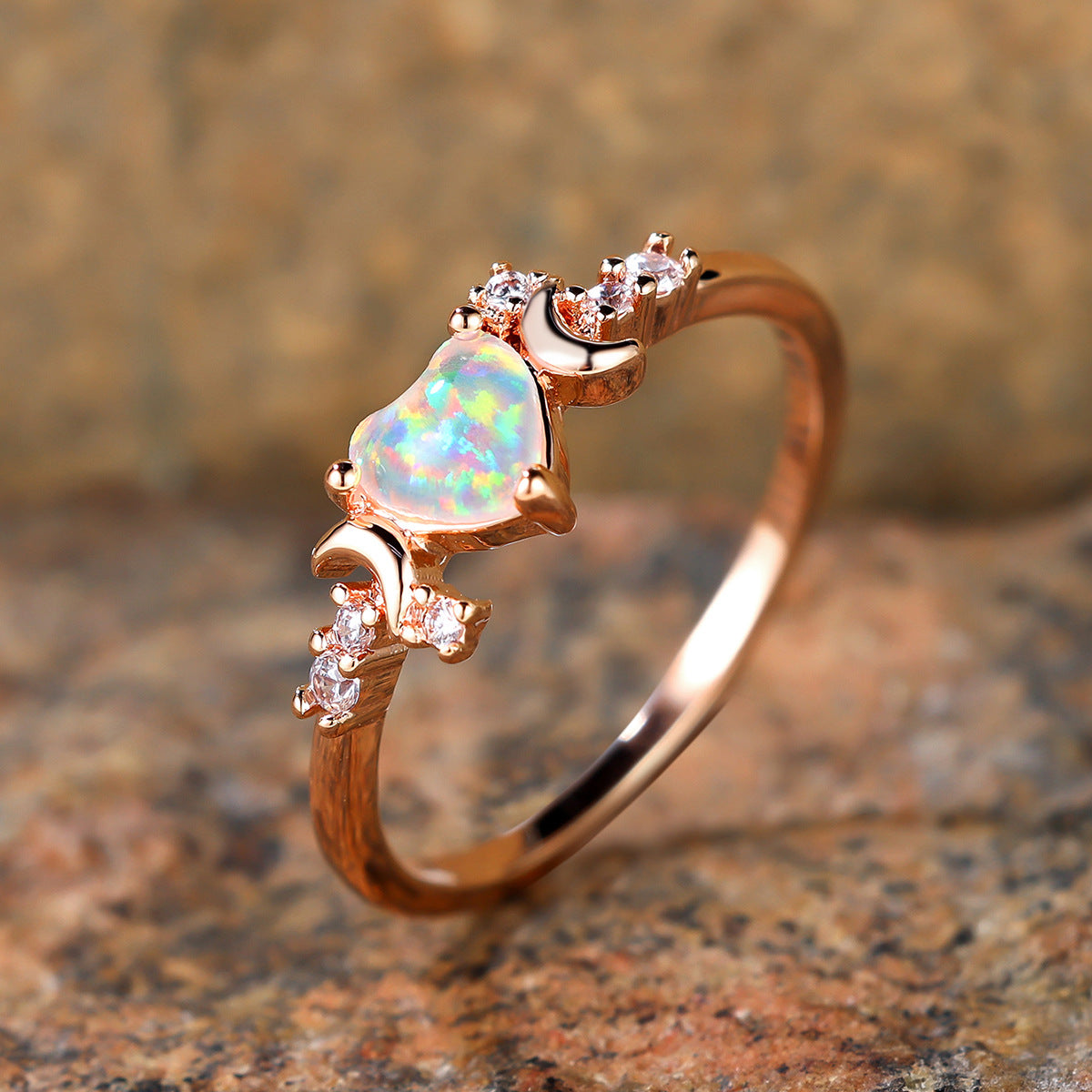 Damen Ring mit filigranem Design und funkelndem Opal und Zirkonia-Elementen Shop Nory