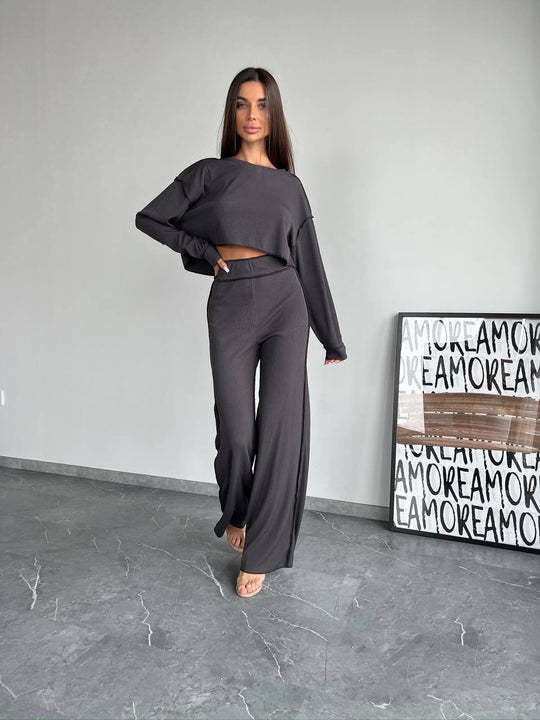 Damen Cropped Oversized-Sweatshirt mit Overlocknähten und High-Waist ausgestellter Hose Set Shop Nory