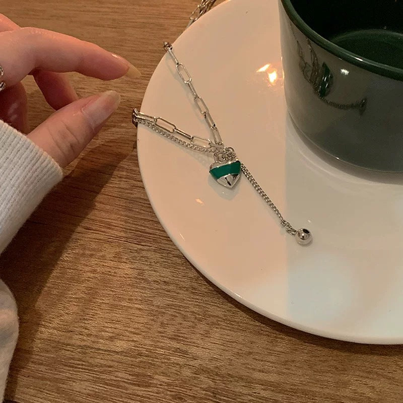 Damen Halskette mit modernem, geometrischem Herzanhänger und stilvollen Gliederketten Shop Nory