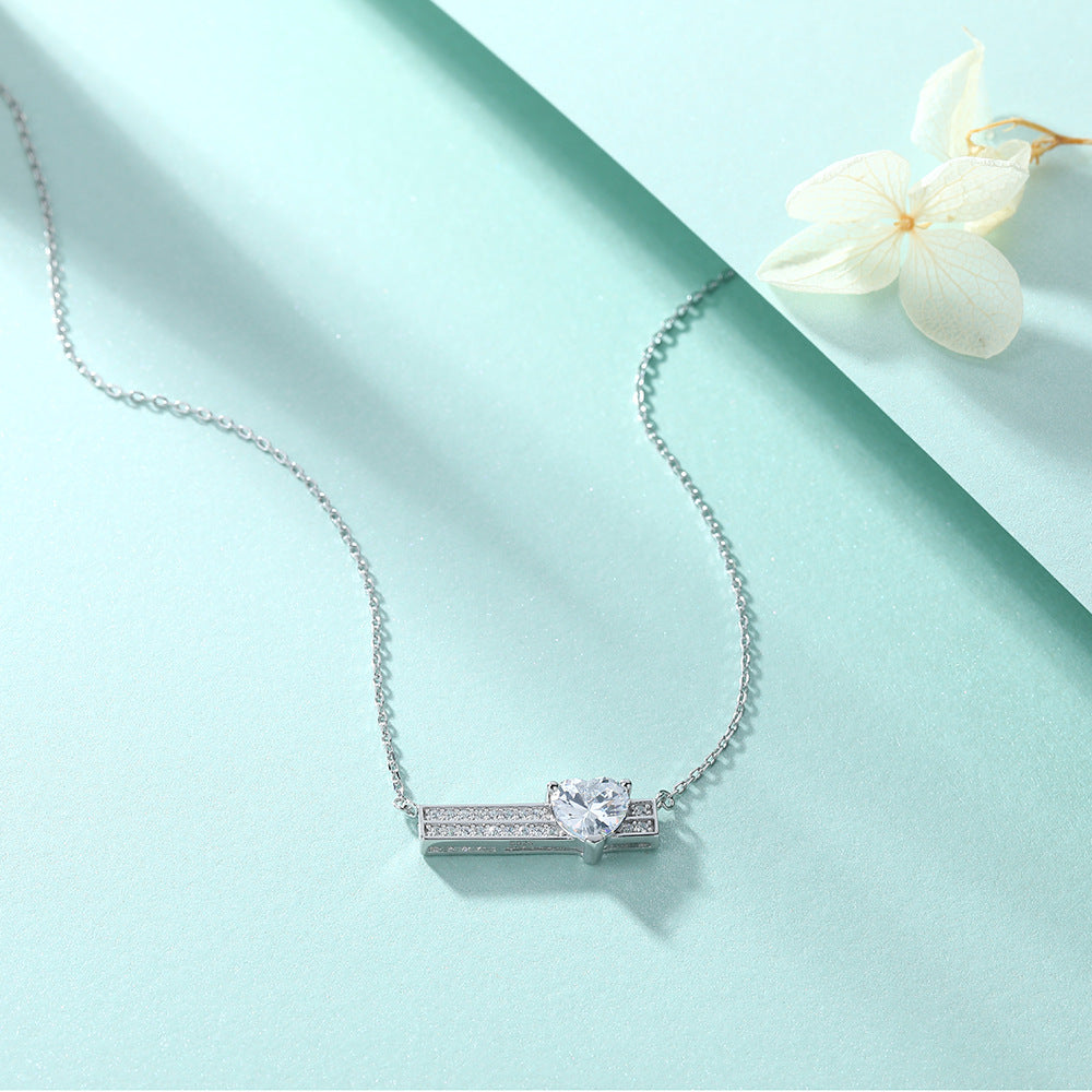 Damen Halskette mit herzförmigem Anhänger und funkelnden Zirkonia Shop Nory