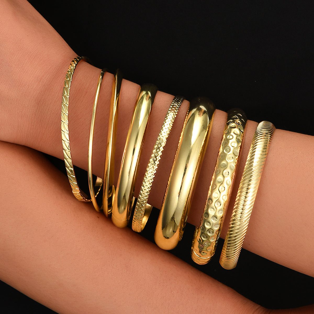Damen Armreifen-Set mit verschiedenen Designs und Texturen Shop Nory