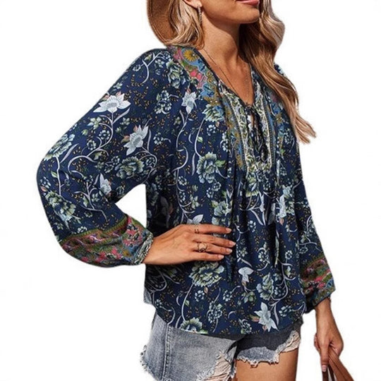 Damen Boho-Bluse mit floralem Print, V‑Ausschnitt mit Bindeband und Plissée-Details Shop Nory
