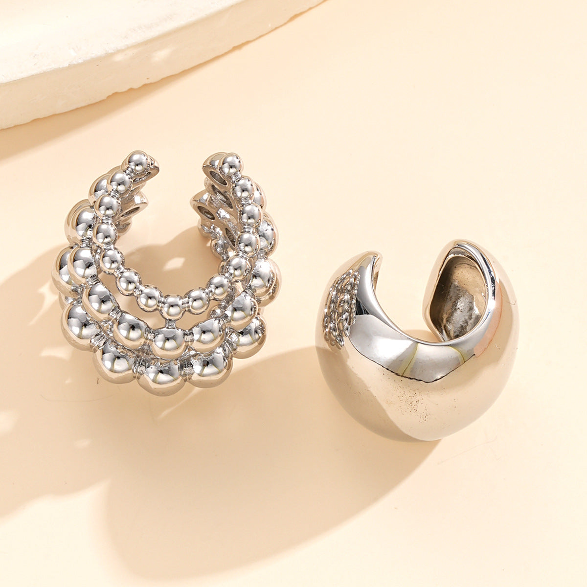 Damen Ohrstecker-Set mit modernen, skulpturalen Designs Shop Nory