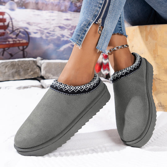 Damen Gefütterte Loafer‑Hausschuhe aus Wildlederimitat mit besticktem Rand und profiliertem Plateau Shop Nory