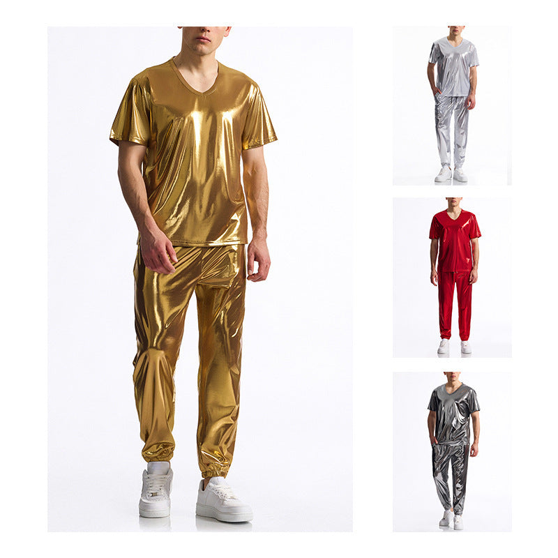 Herren Sportliches Set aus glänzendem Material mit V-Ausschnitt