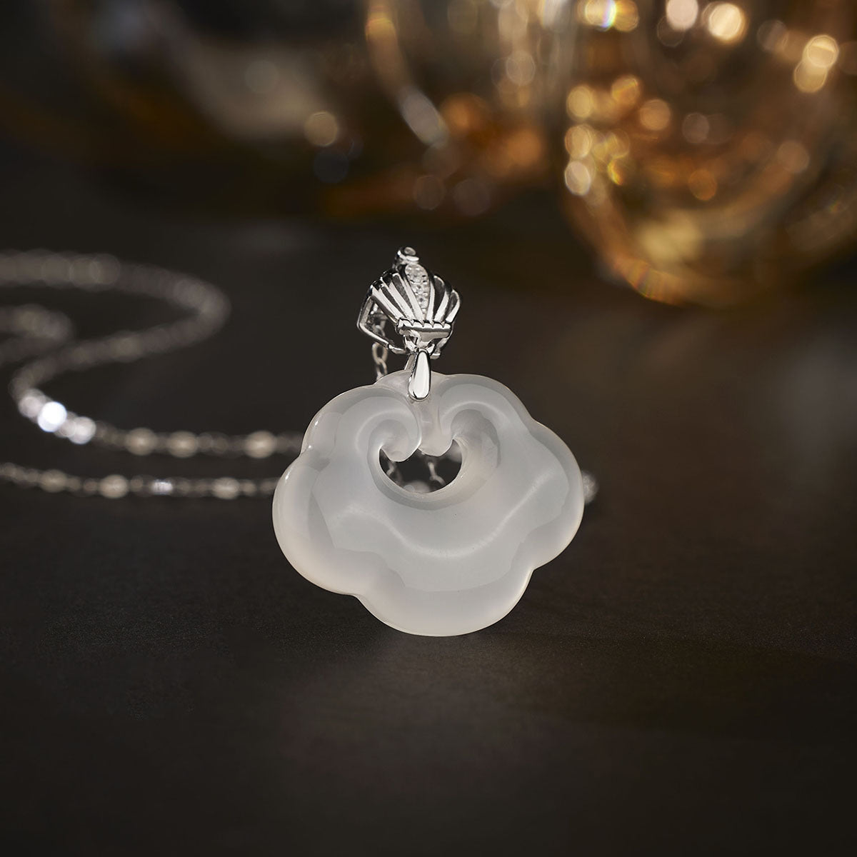 Damen Halskette mit kunstvollem Wolken-Anhänger und funkelnden Zirkonia Shop Nory