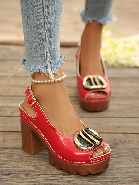 Damen Plateau-Slingback-Sandaletten mit glossy Lackfinish, goldener Zierplatte und profiliertem Lug-Sohlensystem Shop Nory