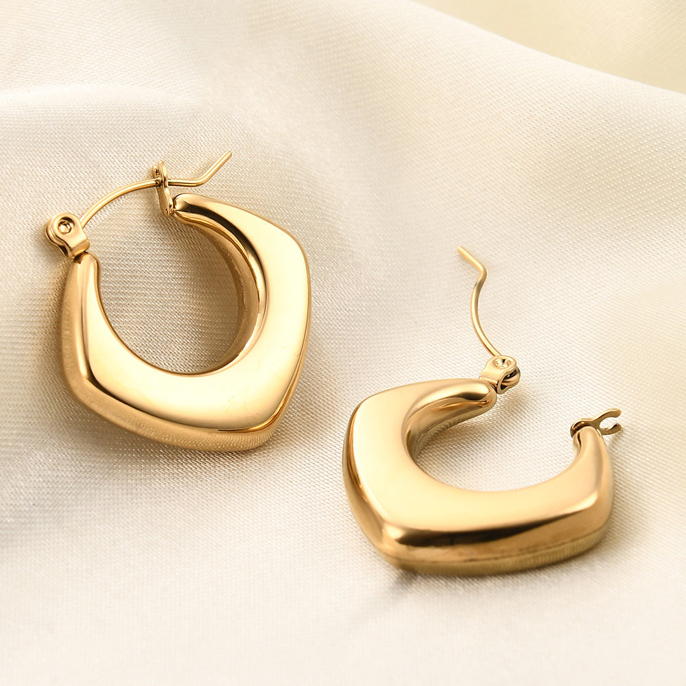 Damen Creolen im modernen, asymmetrischen Design Shop Nory