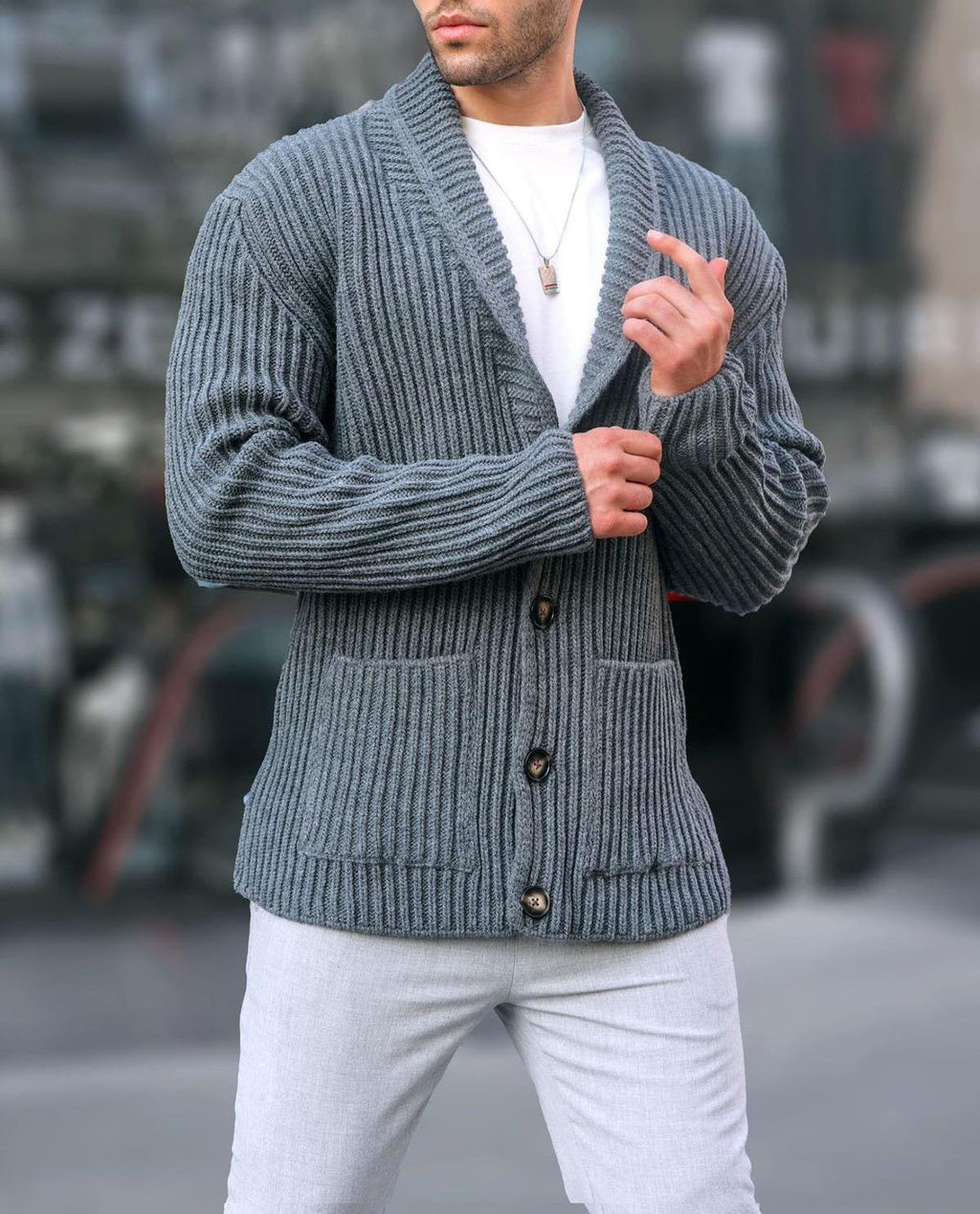 Herren Strickjacke mit tiefem Ausschnitt und knöpfen