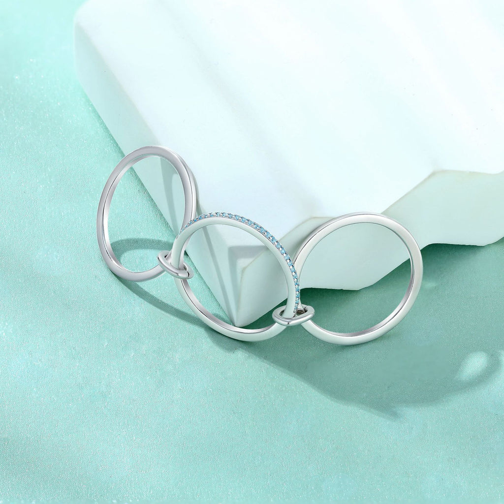 Damen Ring mit geschwungenem Design und funkelnden Zirkonia-Elementen Shop Nory