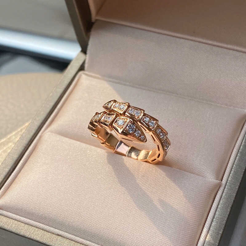 Damen Ring mit luxuriösem, geometrischem Design und funkelnden Zirkonia Shop Nory