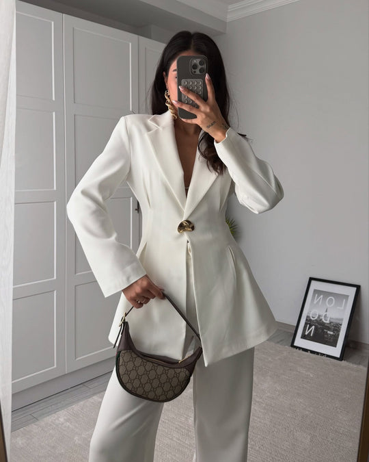 Damen Taillierter Longblazer mit goldener Statement-Schnalle Shop Nory