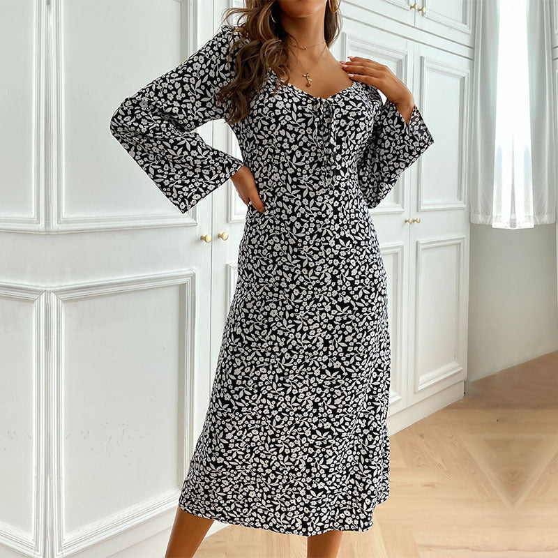 Damen Tailliertes Midikleid mit geraffter Brustnaht und Glockenärmeln Shop Nory