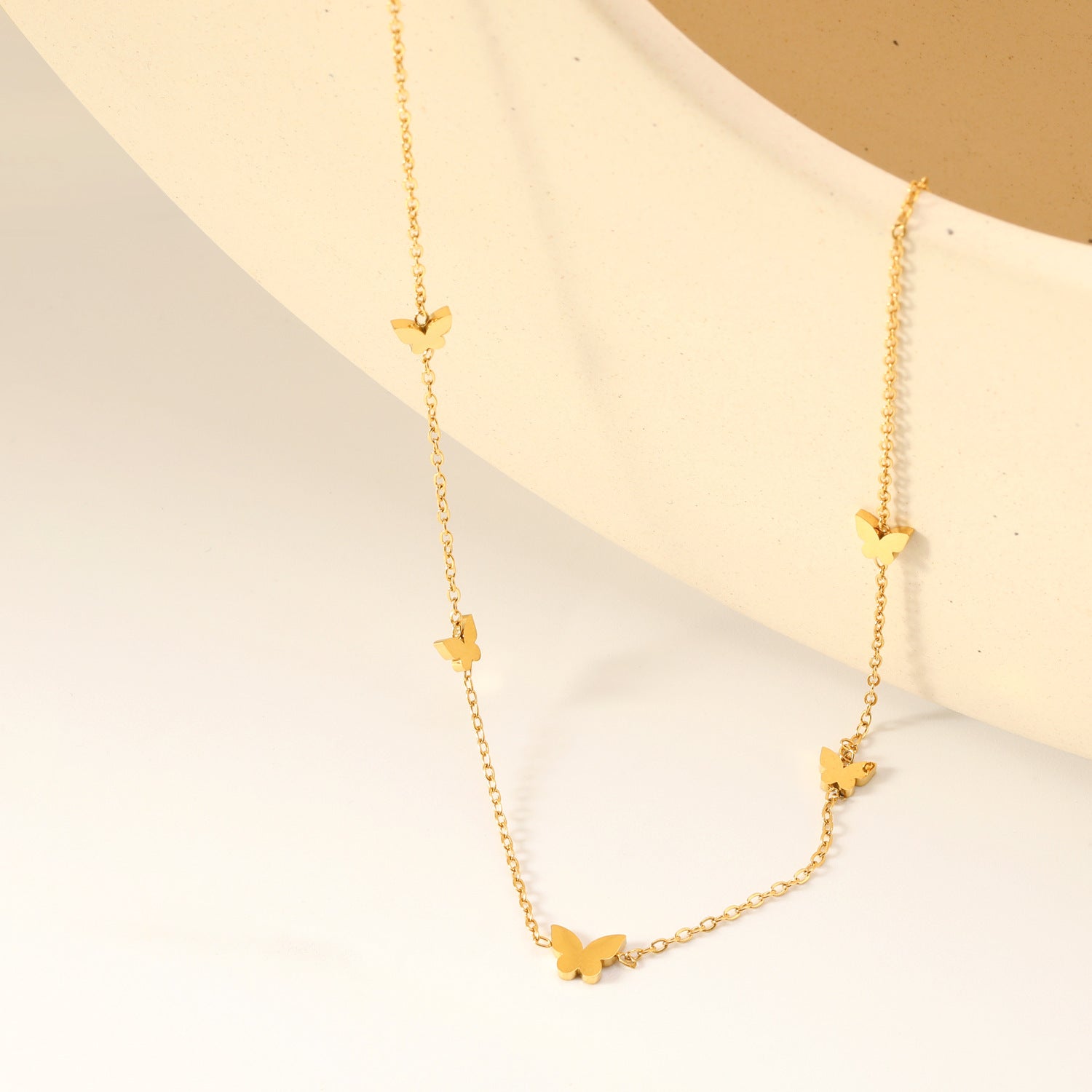 Damen Halskette mit filigranen Schmetterlingsanhängern Shop Nory