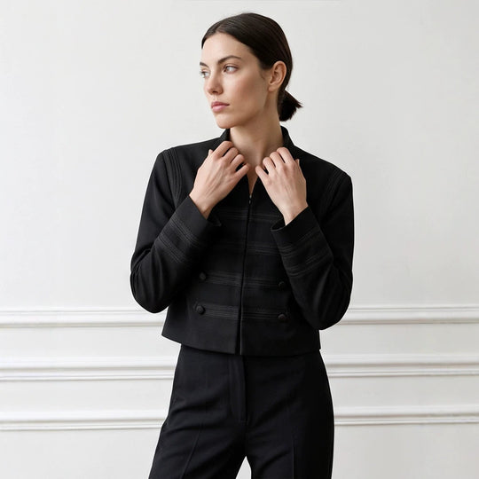 Damen Cropped-Jacke im Militärstil mit Doppelreiher und dekorativen Steppdetails Shop Nory