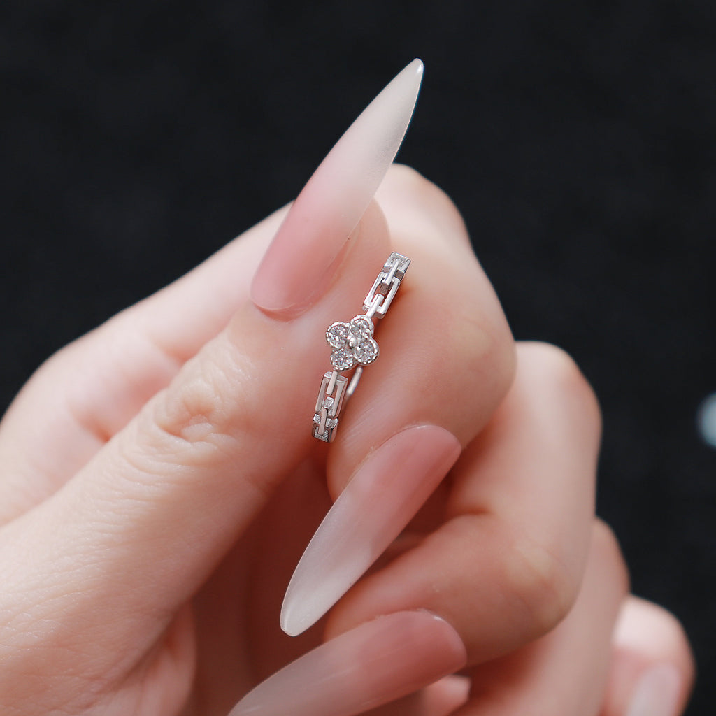 Damen Silberring mit floralem Design und funkelnden Akzenten Shop Nory