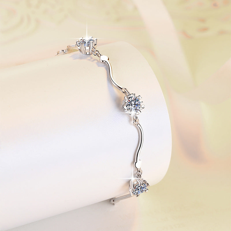 Damenarmband mit funkelnden Kristallen und elegantem Design Shop Nory