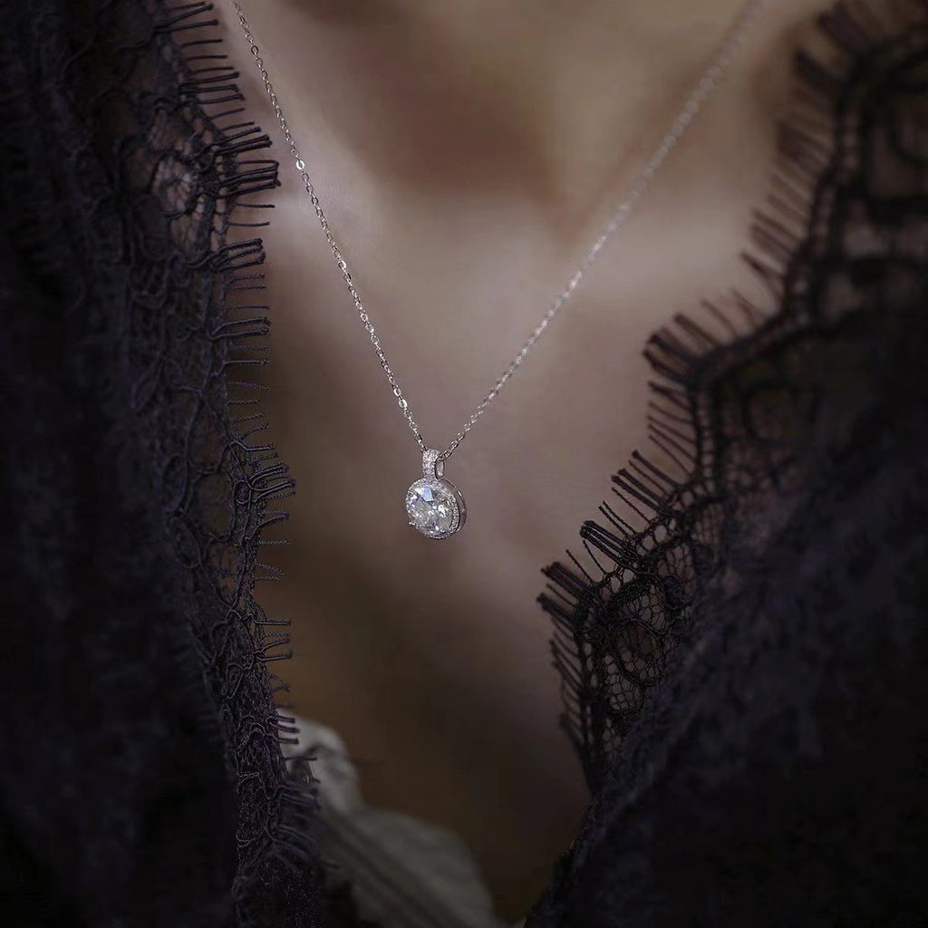 Damen Halskette mit funkelndem Zirkonia-Anhänger und feiner Gliederkette Shop Nory