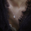 Damen Halskette mit funkelndem Zirkonia-Anhänger und feiner Gliederkette Shop Nory