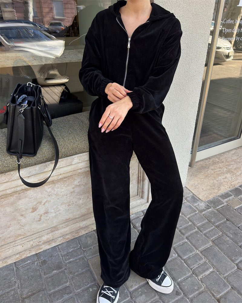 Damen cropped Kapuzen-Zipjacke mit gerafftem Elastiksaum und hochtaillierter Relax-Hose aus softem Sweat Shop Nory