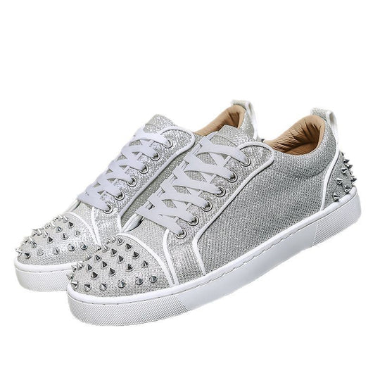 Damen glitzernder Low-Top Sneaker mit spitzem Nietenbesatz und gepolstertem Lederfutter Shop Nory