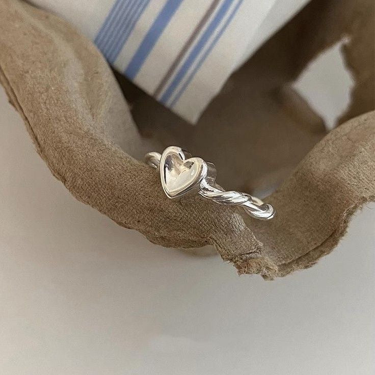 Damen Ring mit verspieltem Herzdesign und eleganten Details Shop Nory