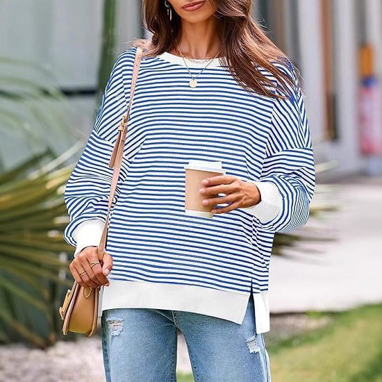 Damen Gestreifter Oversize-Sweater mit Rundhalsausschnitt und Seitenschlitzen Shop Nory