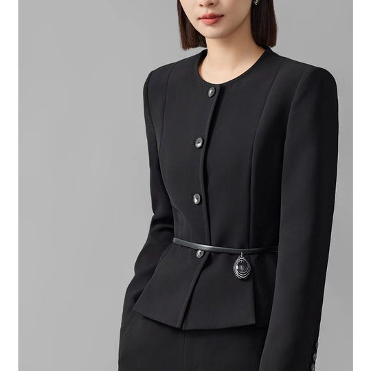 Damen Kurzblazer mit Rundhalsausschnitt und tonalen Ziernähten Shop Nory