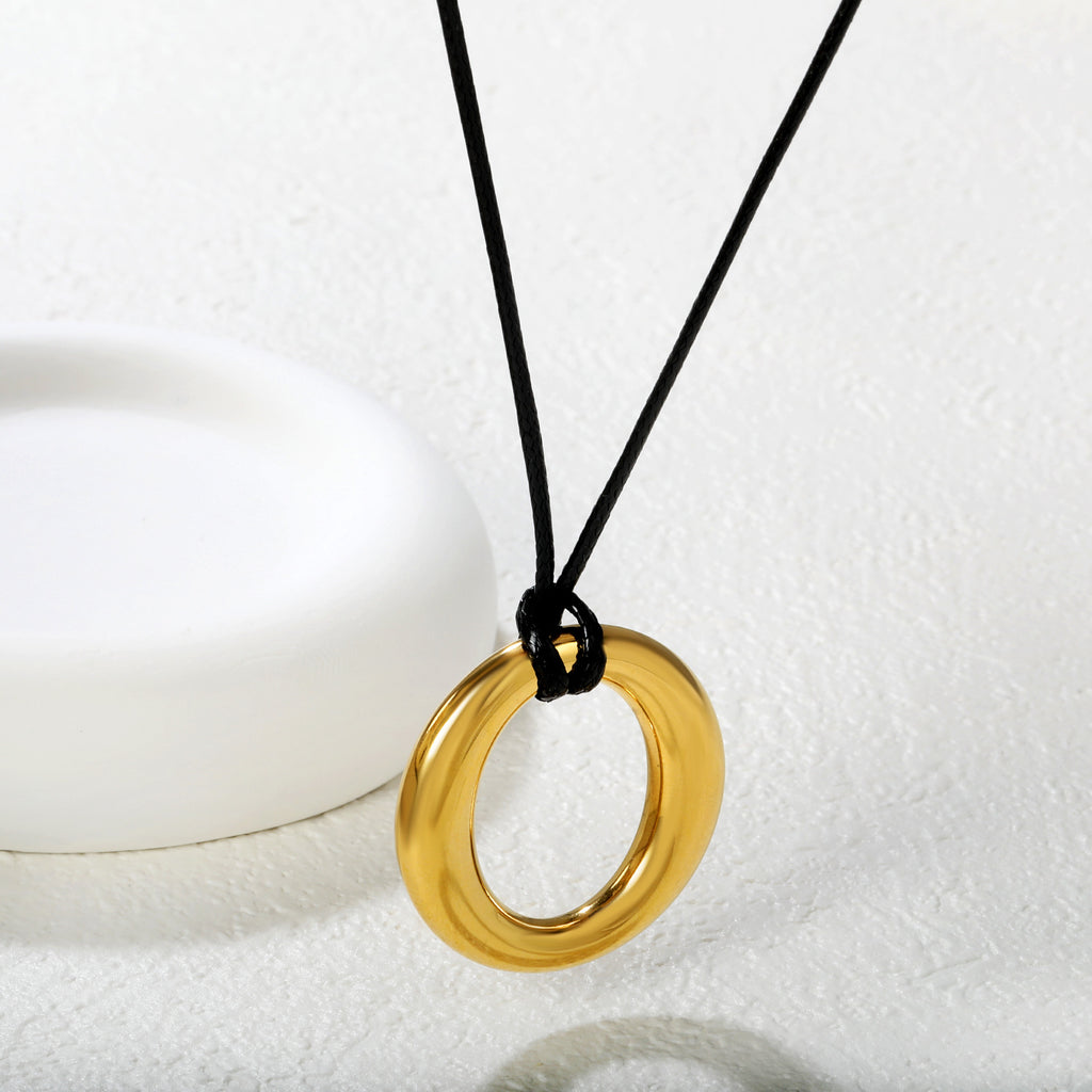 Damen Halskette mit schlichten, eleganten Ringanhänger aus hochwertigem Edelstahl Shop Nory