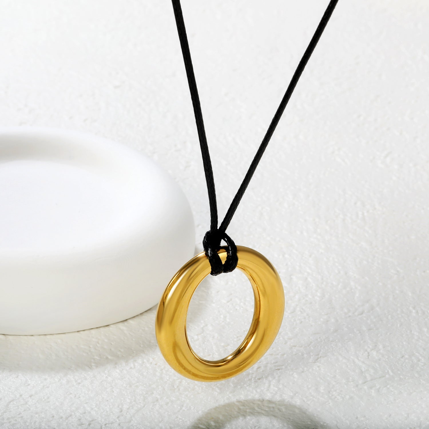 Damen Halskette mit schlichten, eleganten Ringanhänger aus hochwertigem Edelstahl Shop Nory