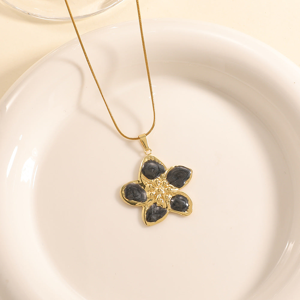 Damen Halskette mit kunstvollem Blumenanhänger Shop Nory