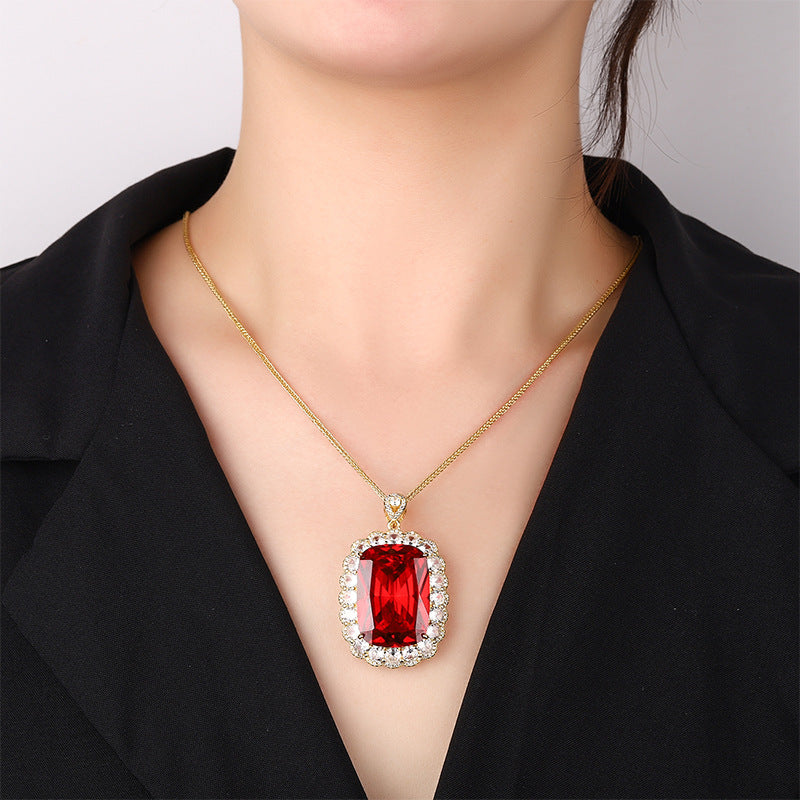 Kissen-Schliff Halo Anhänger Halskette mit Mikro-Pavé Cubic Zirconia und vergoldeter Rope-Kette