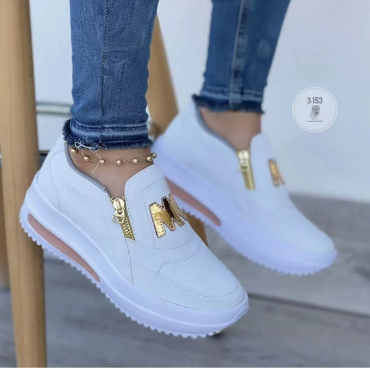 Damen Slip-On Plateau-Sneaker mit dekorativem Metall-Reißverschluss und Logo-Applikation Shop Nory