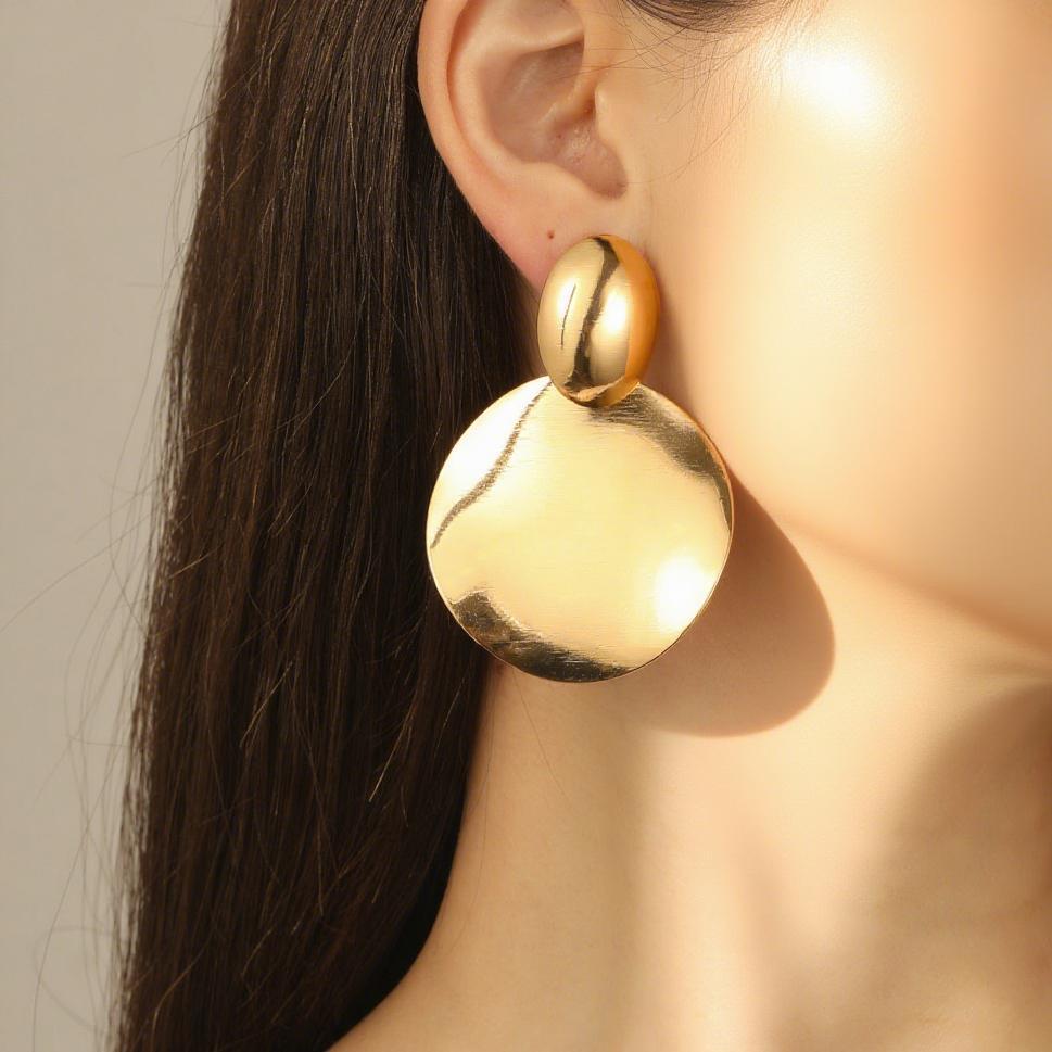 Damen Ohrringe im eleganten, skulpturalen Design Shop Nory
