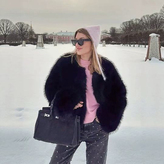 Damen Kurzer Boxy-Blouson aus dichtem hochflorigem Kunstpelz mit kastiger Silhouette Shop Nory