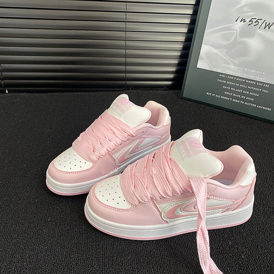 Damen Sneakers im trendigen Design mit dicker Laufsohle und aufregenden Schnürdetails