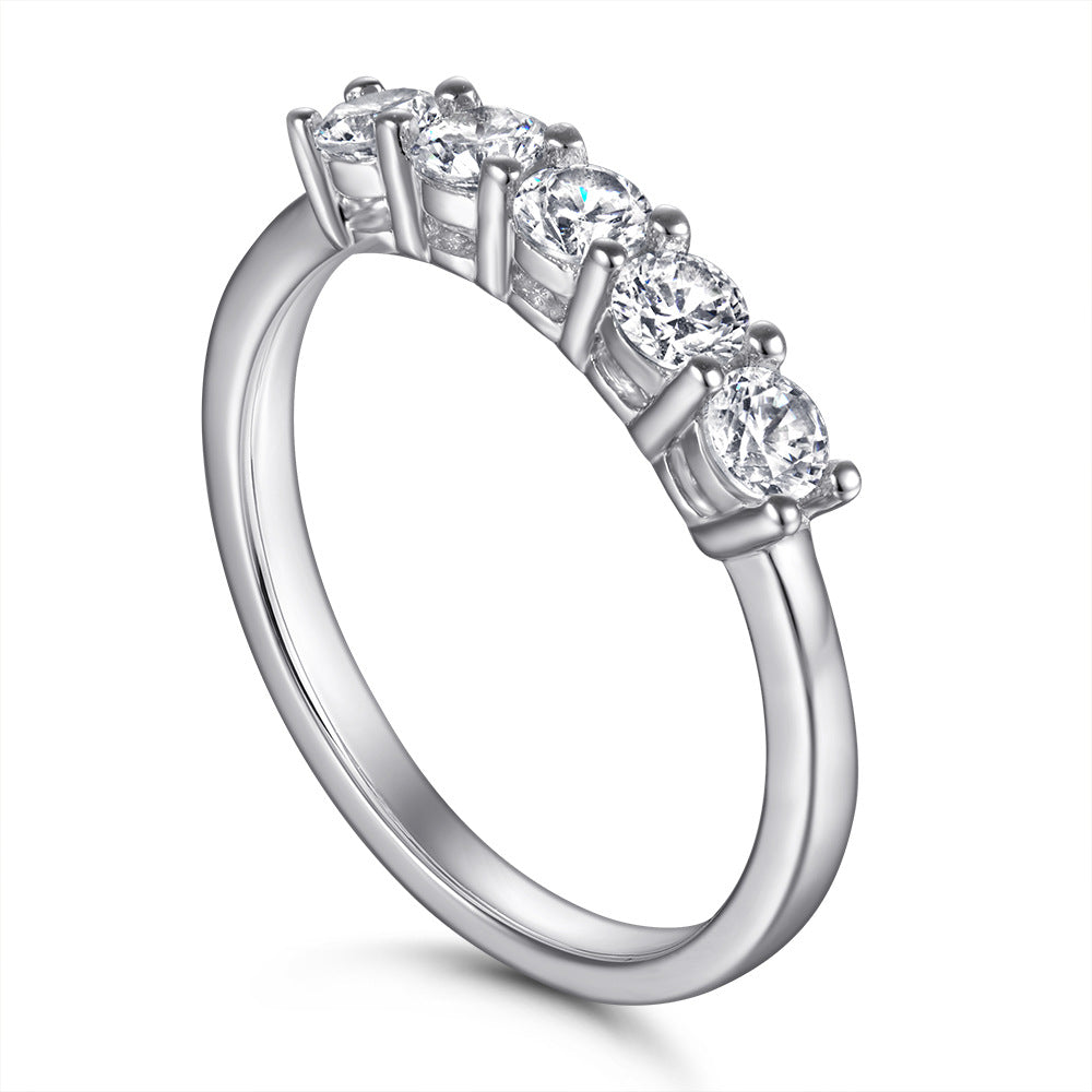 Damen Ring mit funkelnden Zirkonia-Steinen in eleganter Fassung Shop Nory