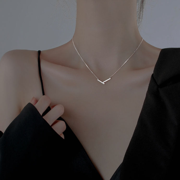 Damen Minimalistische V-förmige Halskette aus hochwertigem Material Shop Nory
