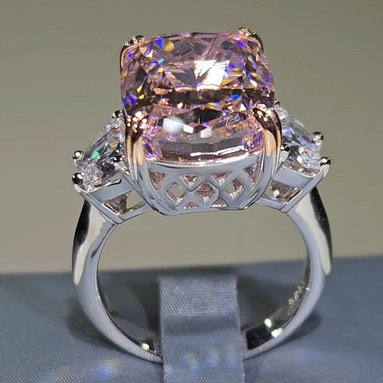 Damenring mit außergewöhnlichem pinken Edelstein und funkelnden Zirkonia Shop Nory