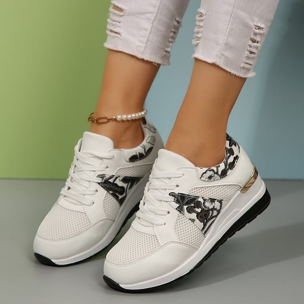 Damen Sneakers mit floralen Applikationen und dämpfender Sohle Shopnory