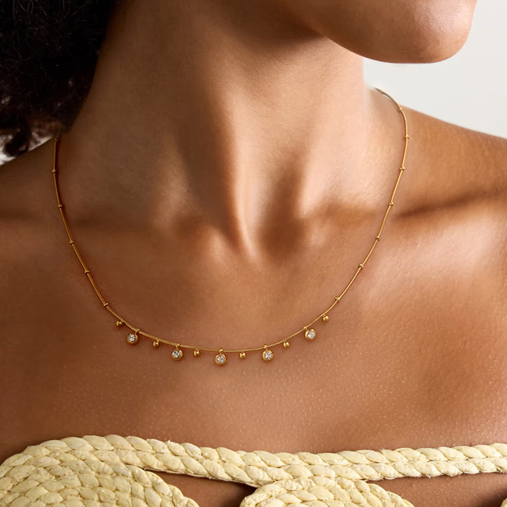 Damen elegante Halskette mit funkelnden Zirkonia aus hypoallergenem Edelstahl Shop Nory