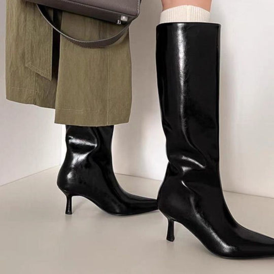 Damen Kniehohe Lackstiefel mit spitzer Zehenform und schlankem Kitten-Absatz Shop Nory